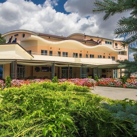Hotel Emi Mihail Kogălniceanu エクステリア 写真