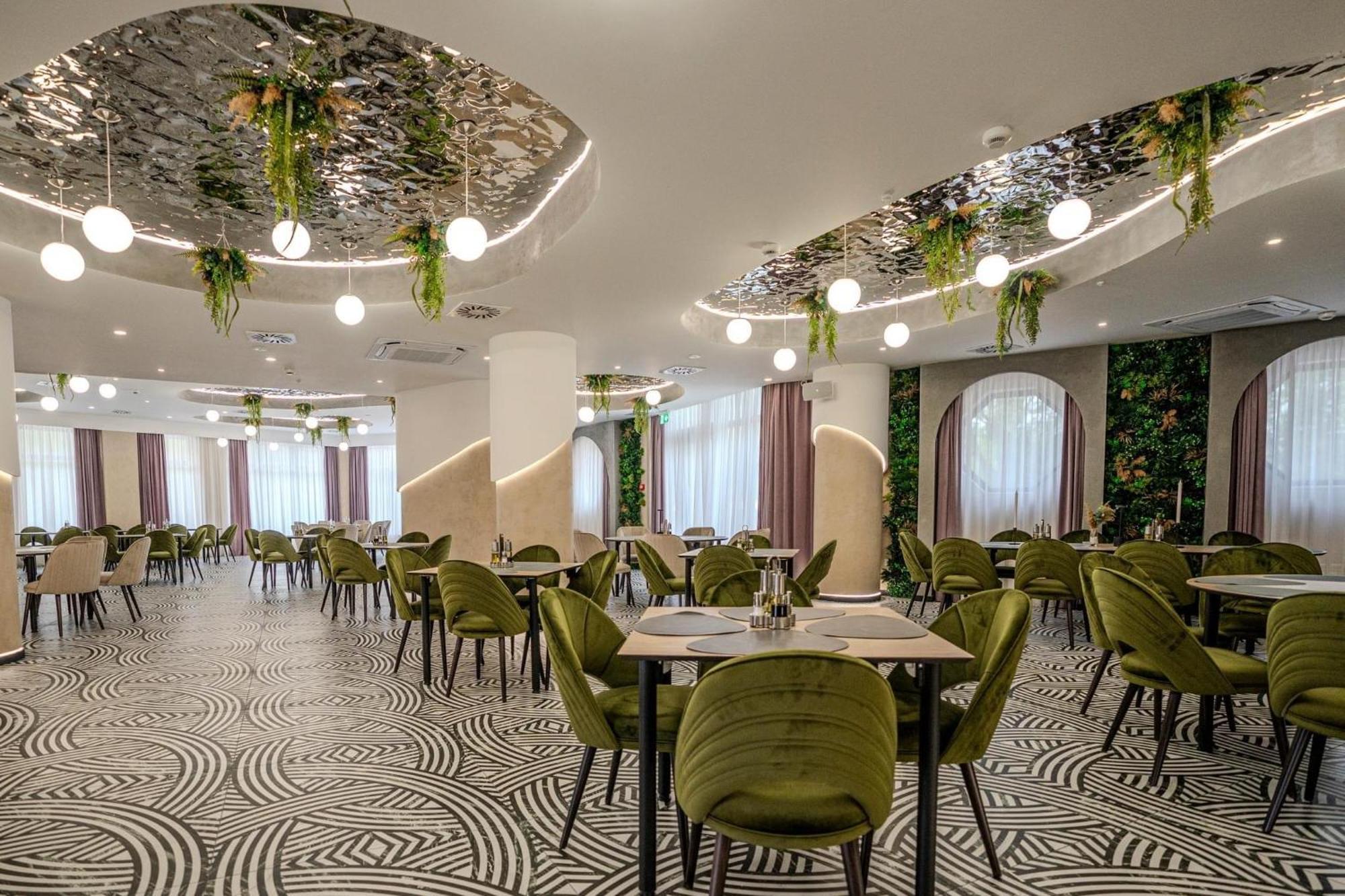 Hotel Emi Mihail Kogălniceanu エクステリア 写真
